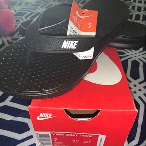Women’s Nike flip flops